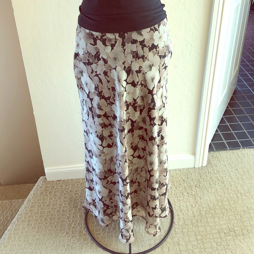 Gorgeous fully lined Skirt. Perfect Condition!